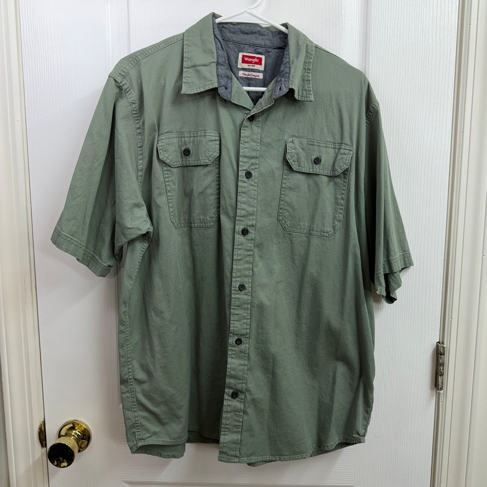 Wrangler Flex for Comfort green collared short sleeve double pocket button shirt
